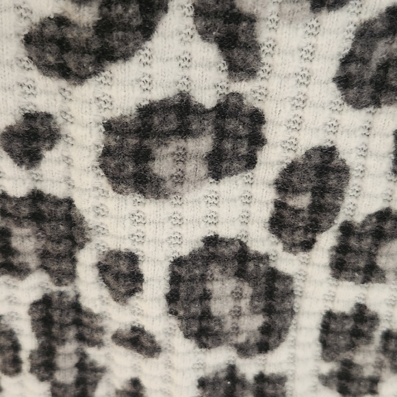 Big Fit Leopard Print Waffle Knit Pullover - Black & White - Picture 3 of 5